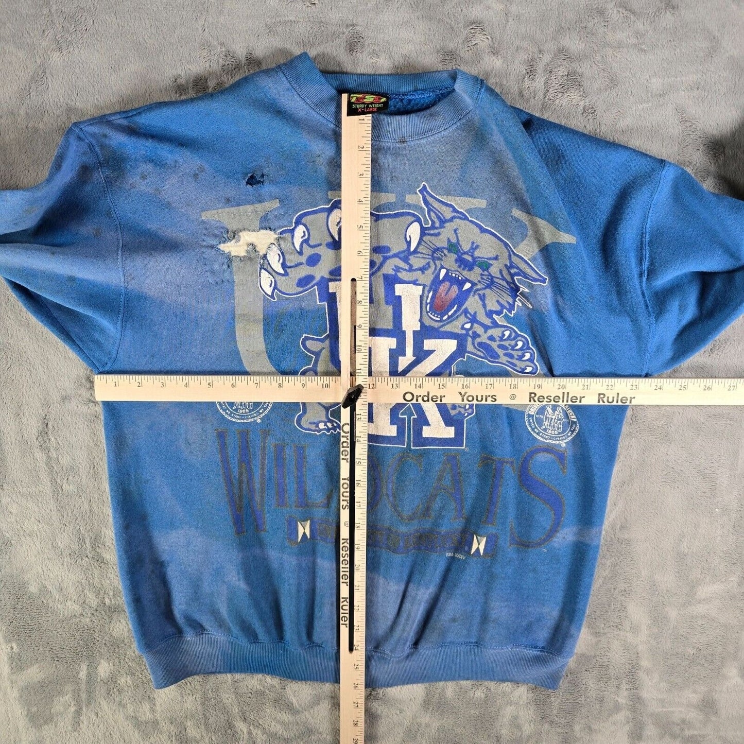 Vintage Thrashed 1990s TSI University of Kentucky Wildcats Logo Sweatshirt (L)