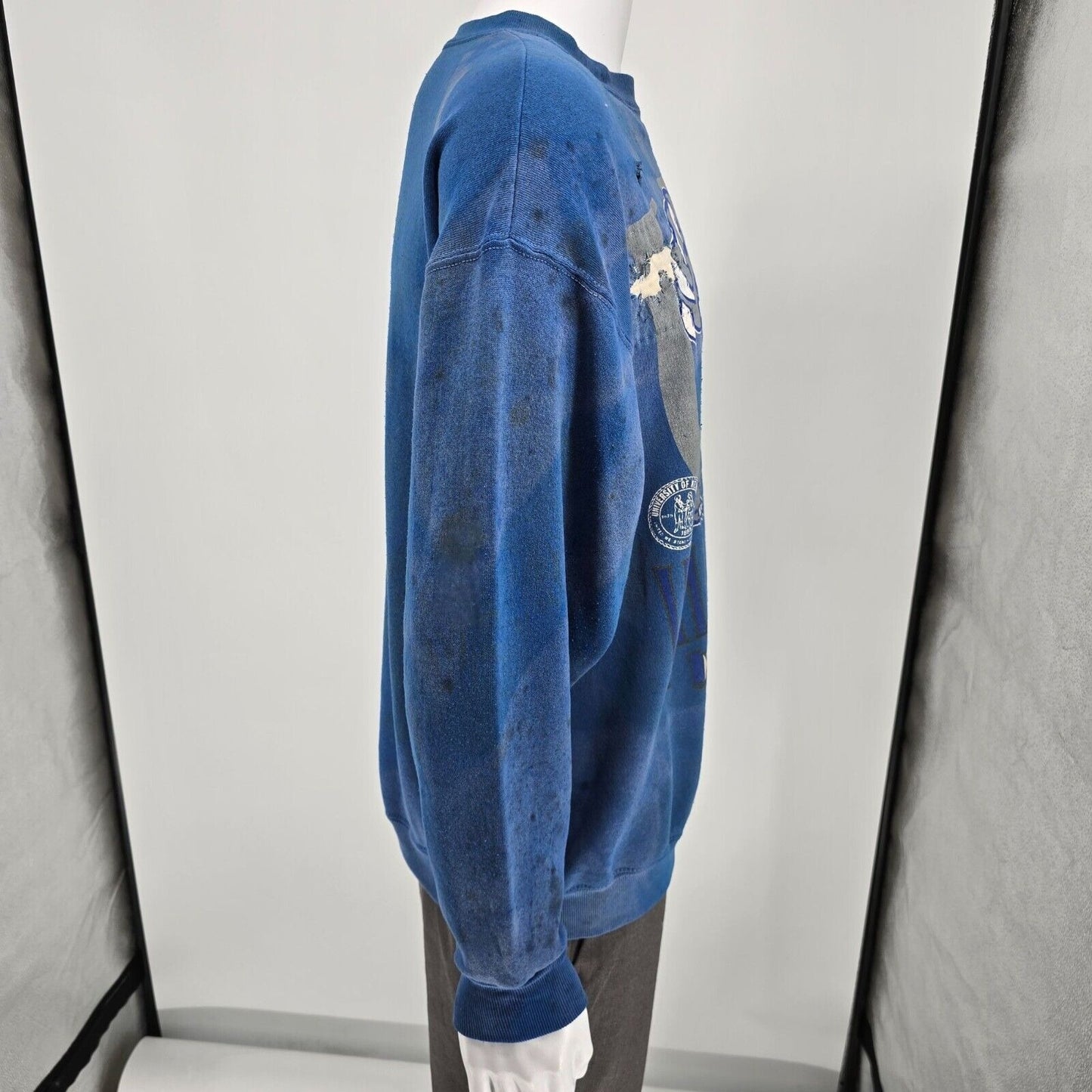 Vintage Thrashed 1990s TSI University of Kentucky Wildcats Logo Sweatshirt (L)