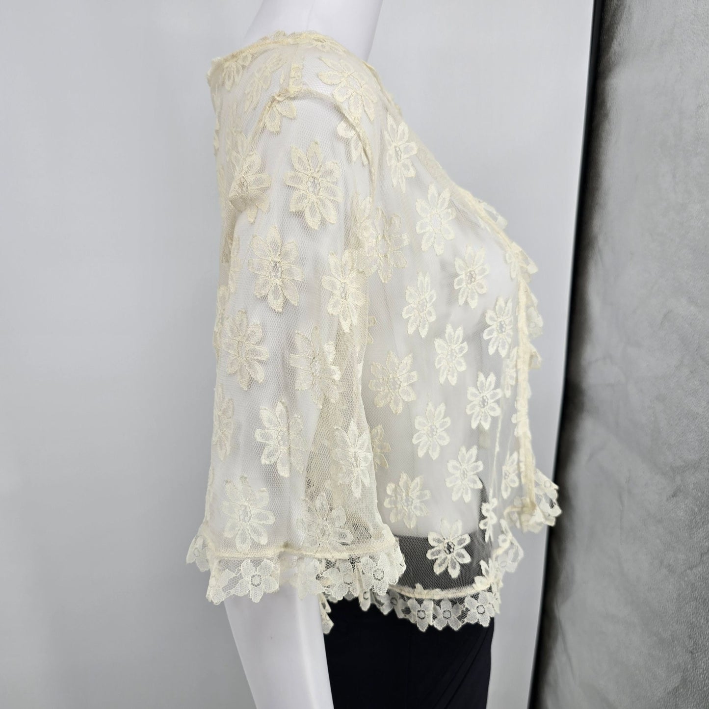 Vintage 1990s Unbranded Mesh Lace Daisy Embroidered Open Front Coverup (L) *Fair