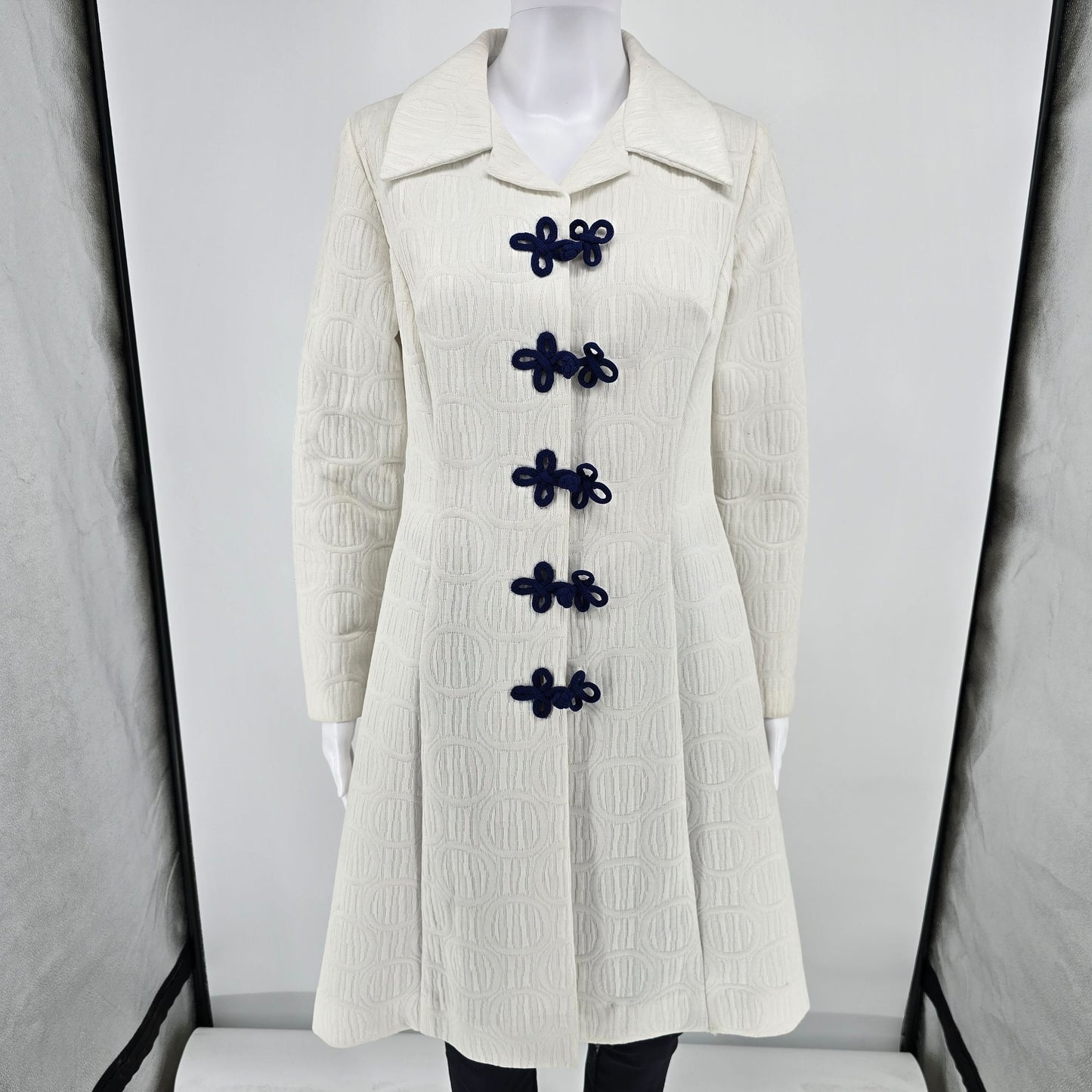Vintage 1970s Towncraft Mod A-Line Textured Jacquard Knit Ivory Coat (S)