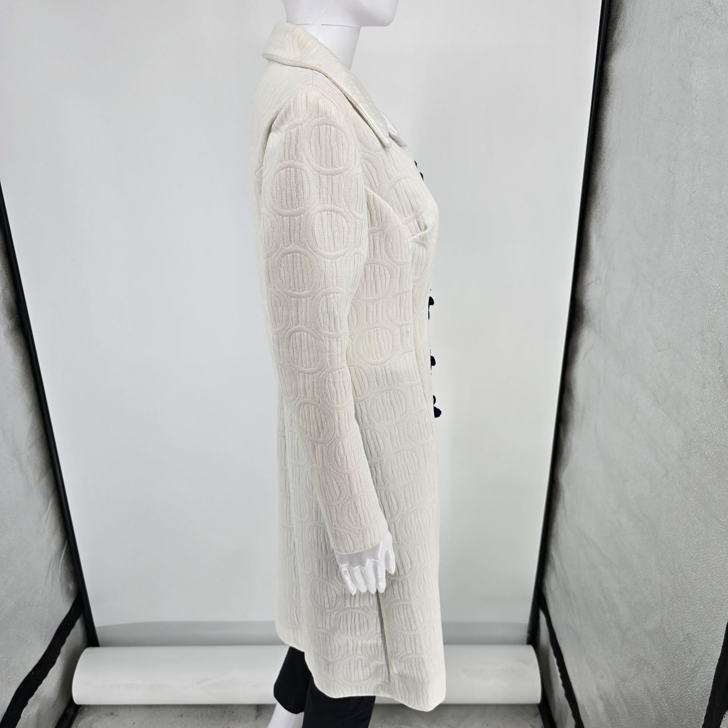 Vintage 1970s Towncraft Mod A-Line Textured Jacquard Knit Ivory Coat (S)