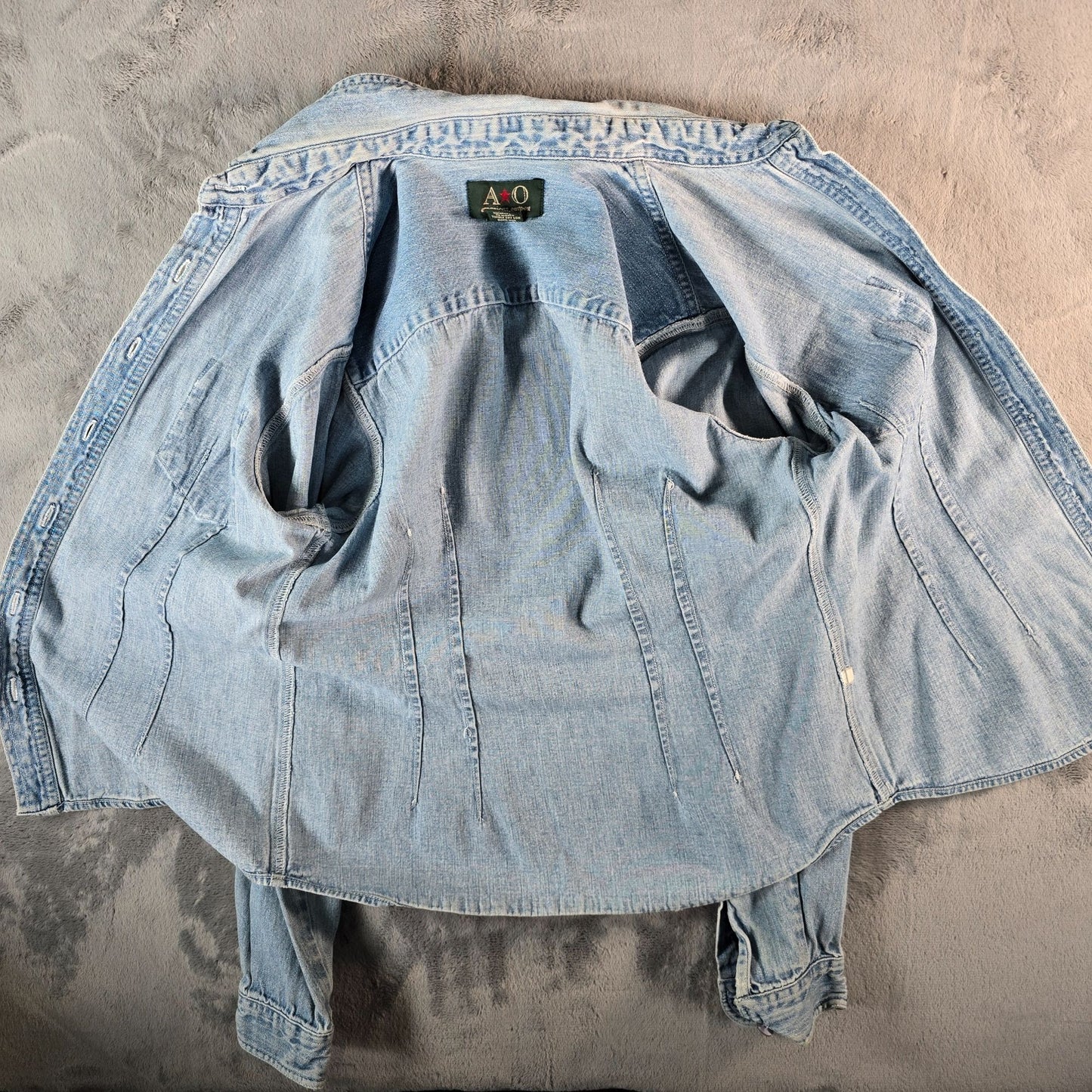 Vintage 1990s A*O American Outpost Women's Light Wash Denim Button-up Shirt (M)