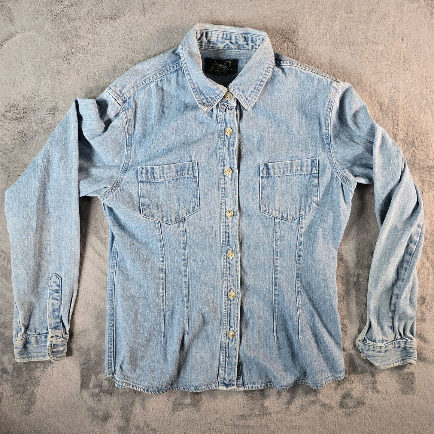 Vintage 1990s A*O American Outpost Women's Light Wash Denim Button-up Shirt (M)
