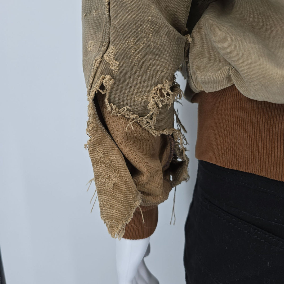 Thrashed Vintage 1990s Carhartt JR106/J03 BRN Thermal-Lined Active Jacket (L)