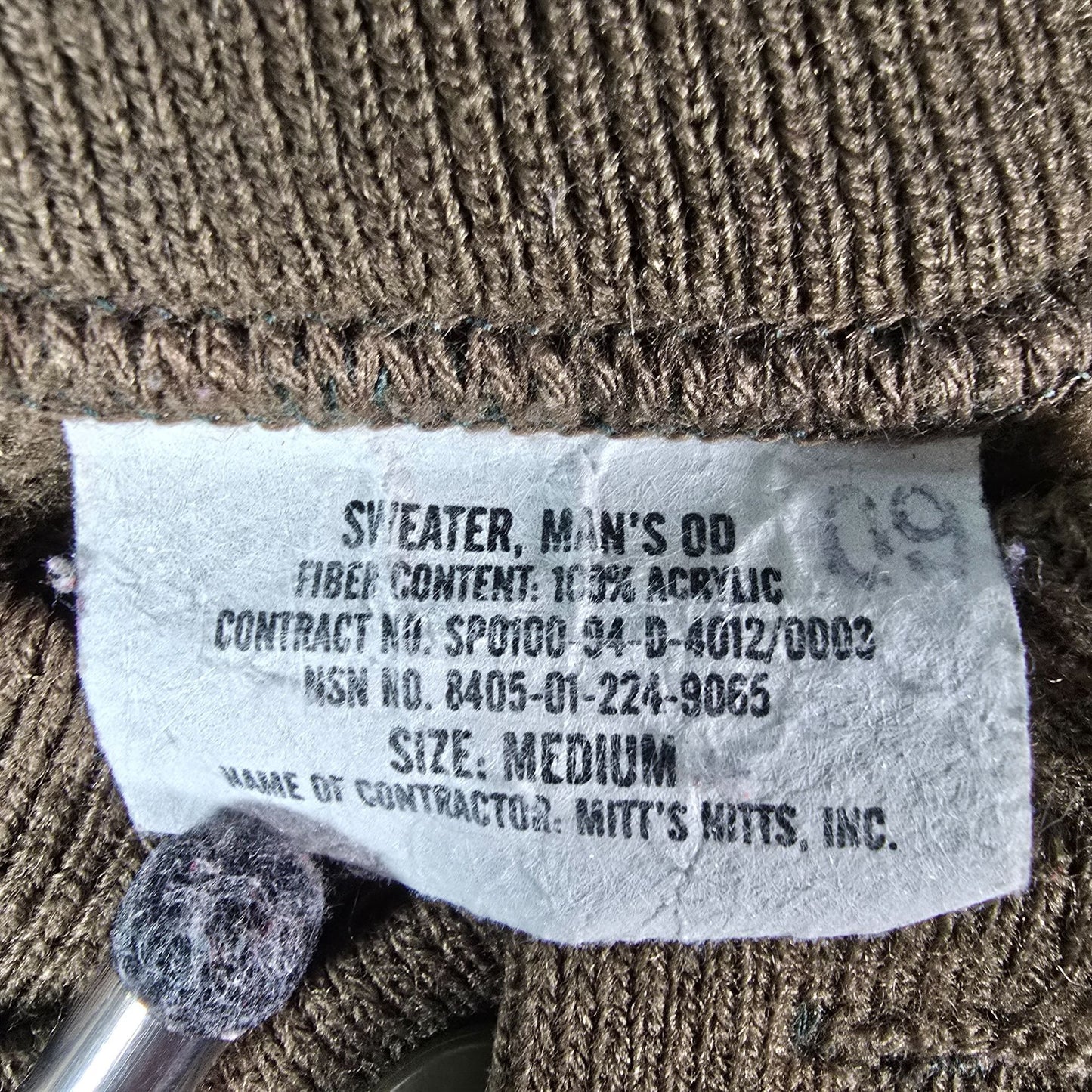 Vintage 1994 Men's U.S. Army Mitt's Nitts Acrylic Olive Drab OD Sweater (M)