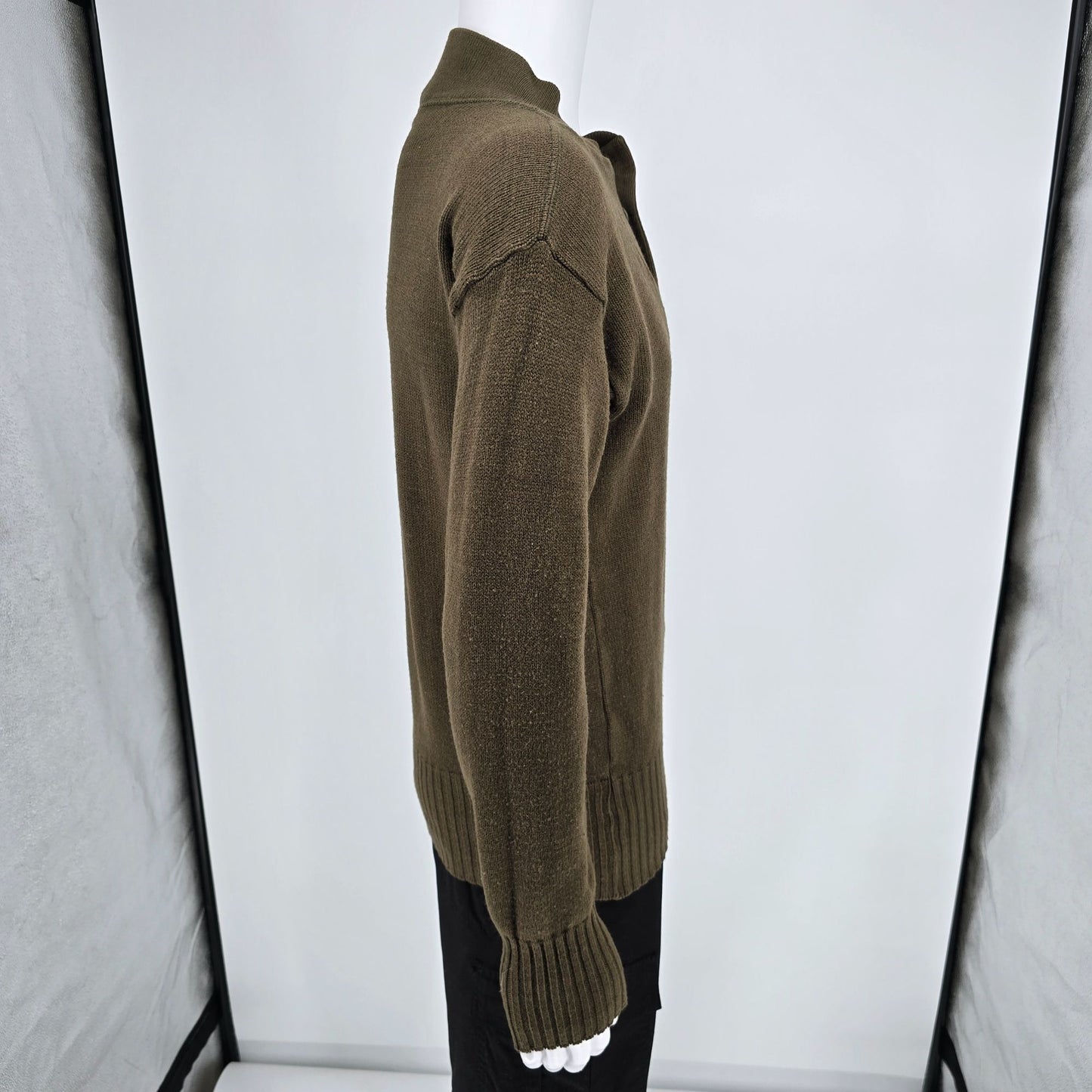 Vintage 1994 Men's U.S. Army Mitt's Nitts Acrylic Olive Drab OD Sweater (M)