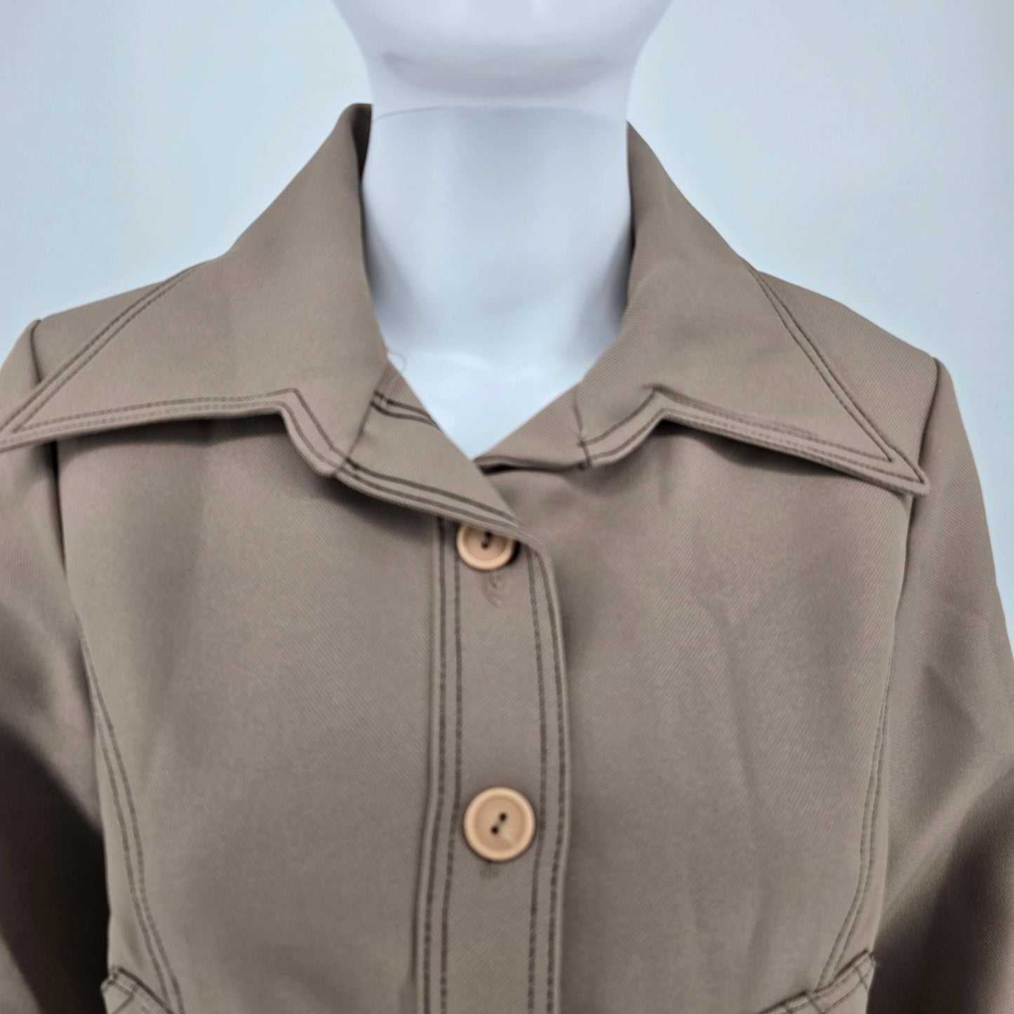 Vintage 1970s Women's Taupe Cropped Wide Collar Button-Up Jacket (Medium)