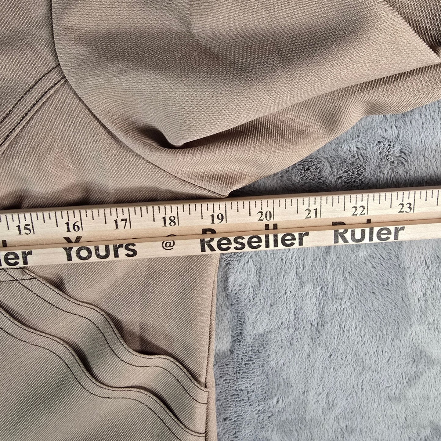 Vintage 1970s Women's Taupe Cropped Wide Collar Button-Up Jacket (Medium)