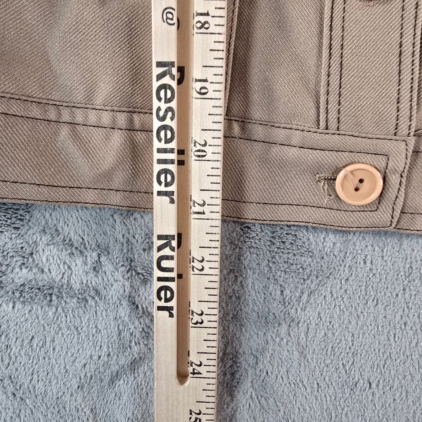 Vintage 1970s Women's Taupe Cropped Wide Collar Button-Up Jacket (Medium)