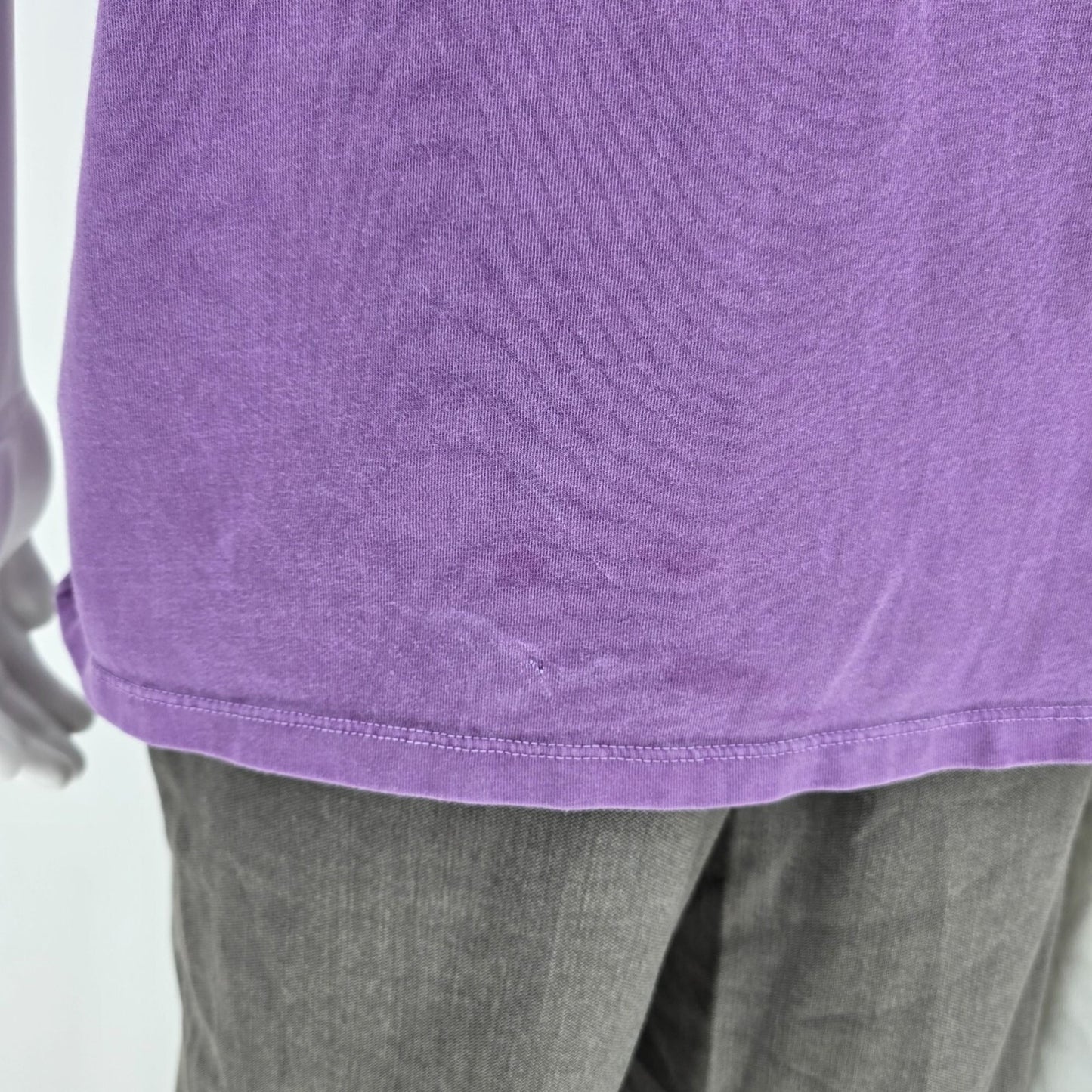 Y2K 2000s Guess Jeans Distressed Triangle Logo Purple Graphic T-Shirt (Medium)