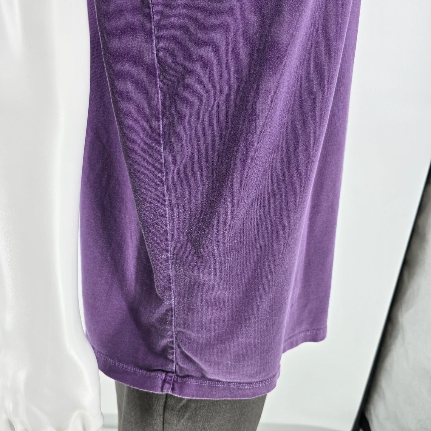 Y2K 2000s Guess Jeans Distressed Triangle Logo Purple Graphic T-Shirt (Medium)