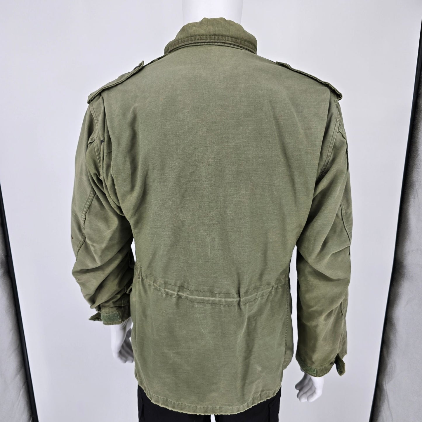Vintage 1970s U.S. Army OG-107 Olive Green Cold Weather M-1965 Field Jacket (M)
