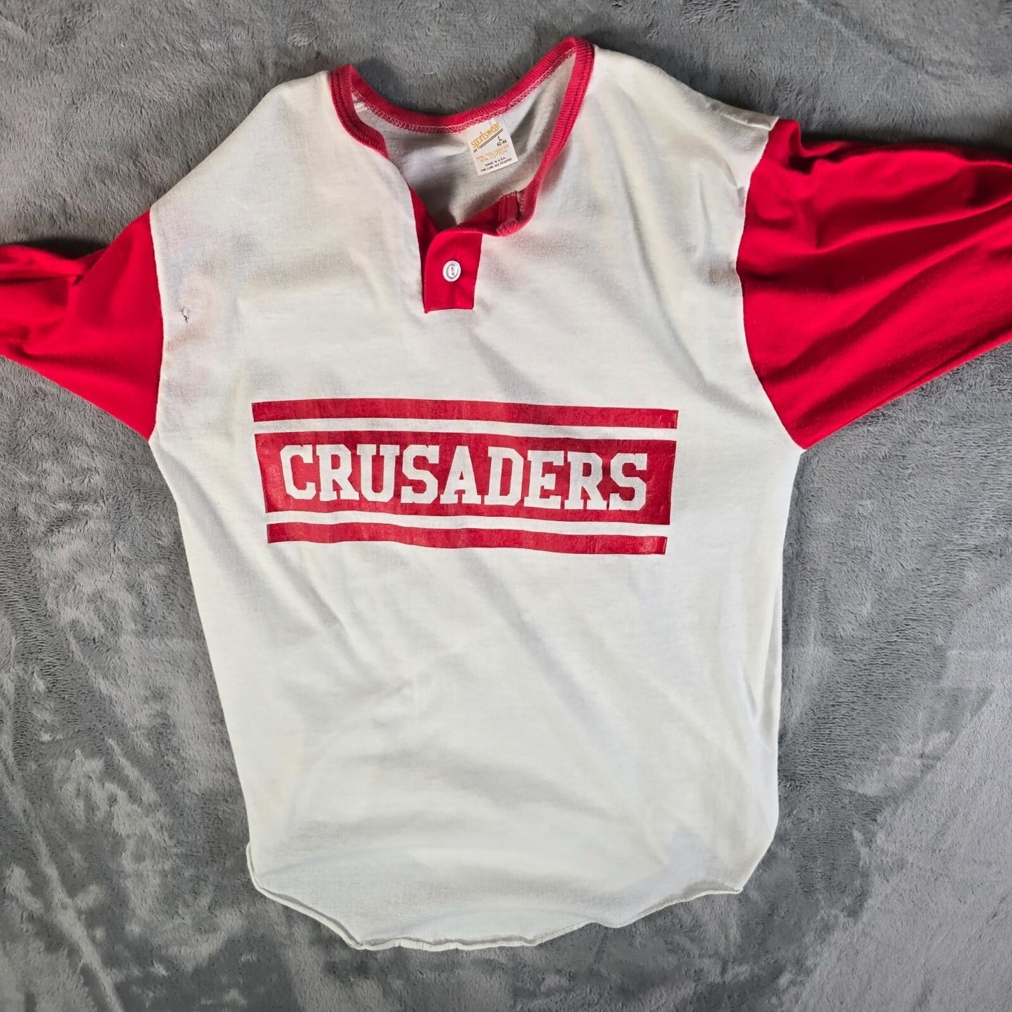 Vintage 1980s St. Henry High School Crusaders Class of 1983 Raglan T-Shirt (S)