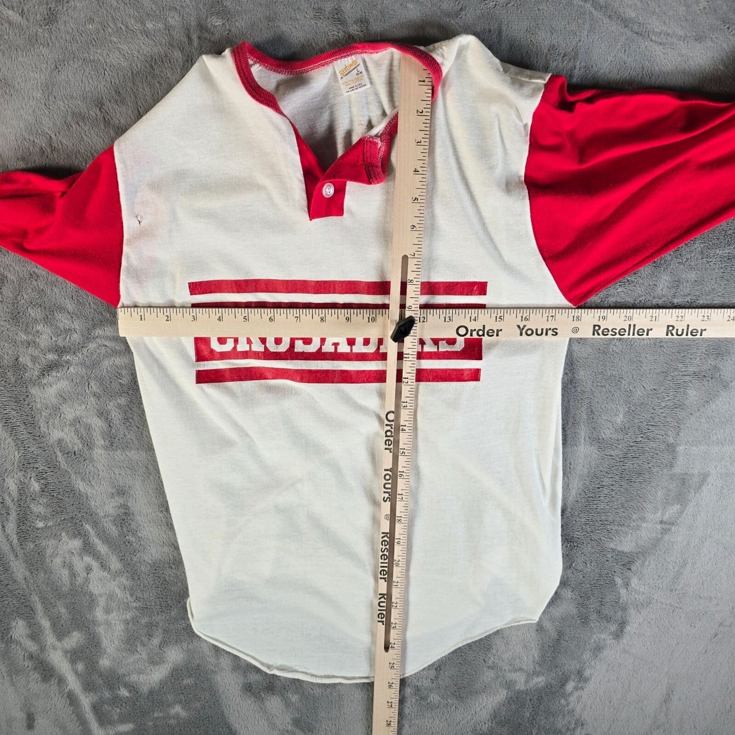 Vintage 1980s St. Henry High School Crusaders Class of 1983 Raglan T-Shirt (S)
