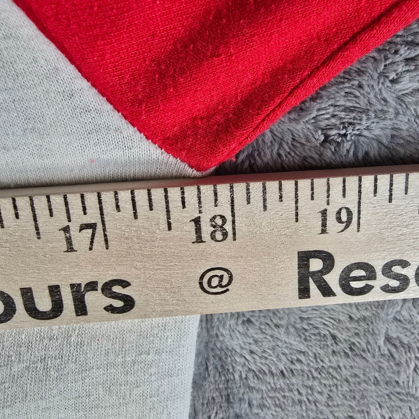 Vintage 1980s St. Henry High School Crusaders Class of 1983 Raglan T-Shirt (S)