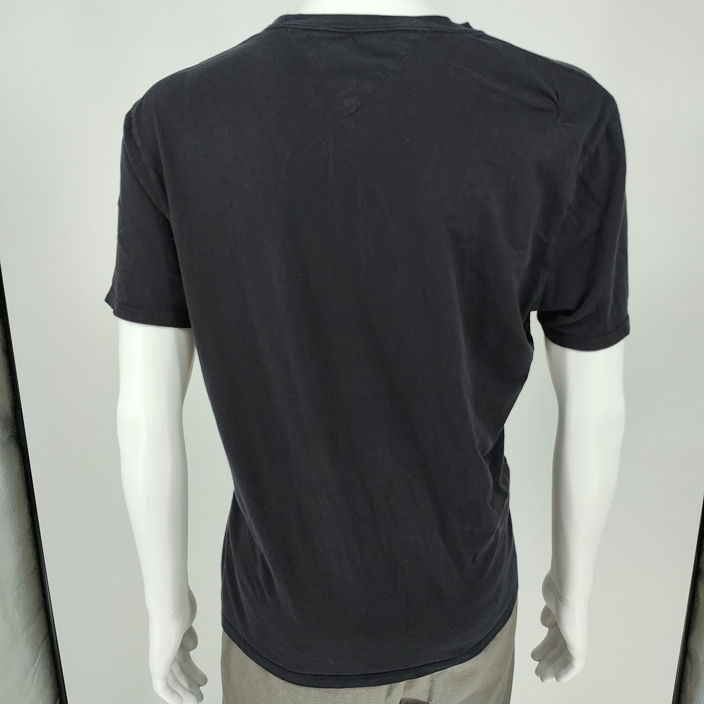 Tommy Hilfiger Men's Crew Neck Flag Logo Black Cotton  Pocket T-Shirt (Large)