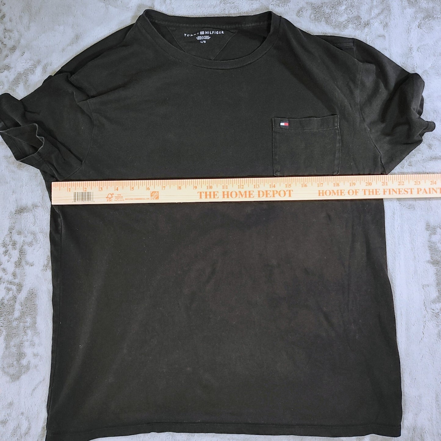 Tommy Hilfiger Men's Crew Neck Flag Logo Black Cotton  Pocket T-Shirt (Large)