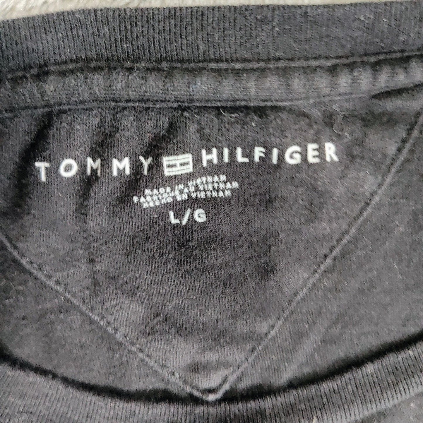 Tommy Hilfiger Men's Crew Neck Flag Logo Black Cotton  Pocket T-Shirt (Large)