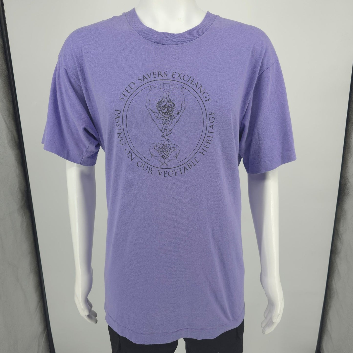 Vintage 1990s Fruit of the Loom Lavender Seed Savers Exchange T-Shirt (L/XL)