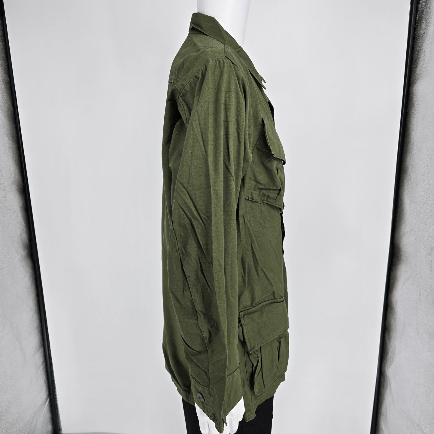 Vintage 1969 U.S. Army Vietnam War OG-107 Rip-Stop Poplin Jungle Jacket (L)
