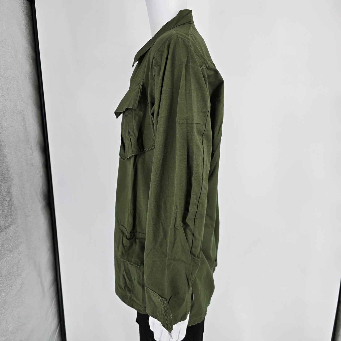 Vintage 1969 U.S. Army Vietnam War OG-107 Rip-Stop Poplin Jungle Jacket (L)