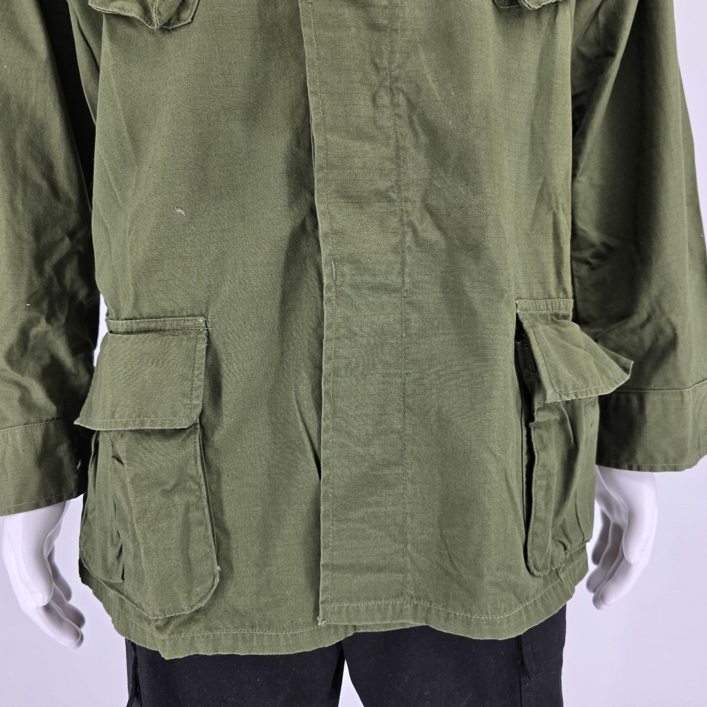 Vintage 1969 U.S. Army Vietnam War OG-107 Rip-Stop Poplin Jungle Jacket (L)