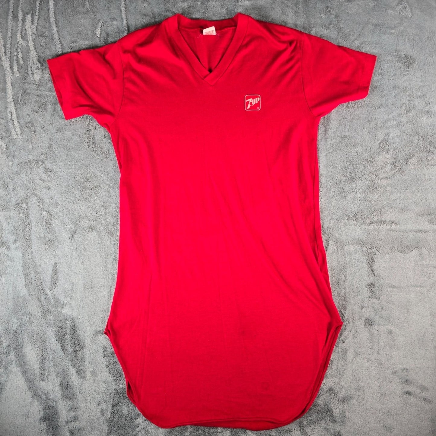 Vintage 1980s 7UP Red V-Neck Extra-Long Single Stitch Promo Sleep Shirt (M)