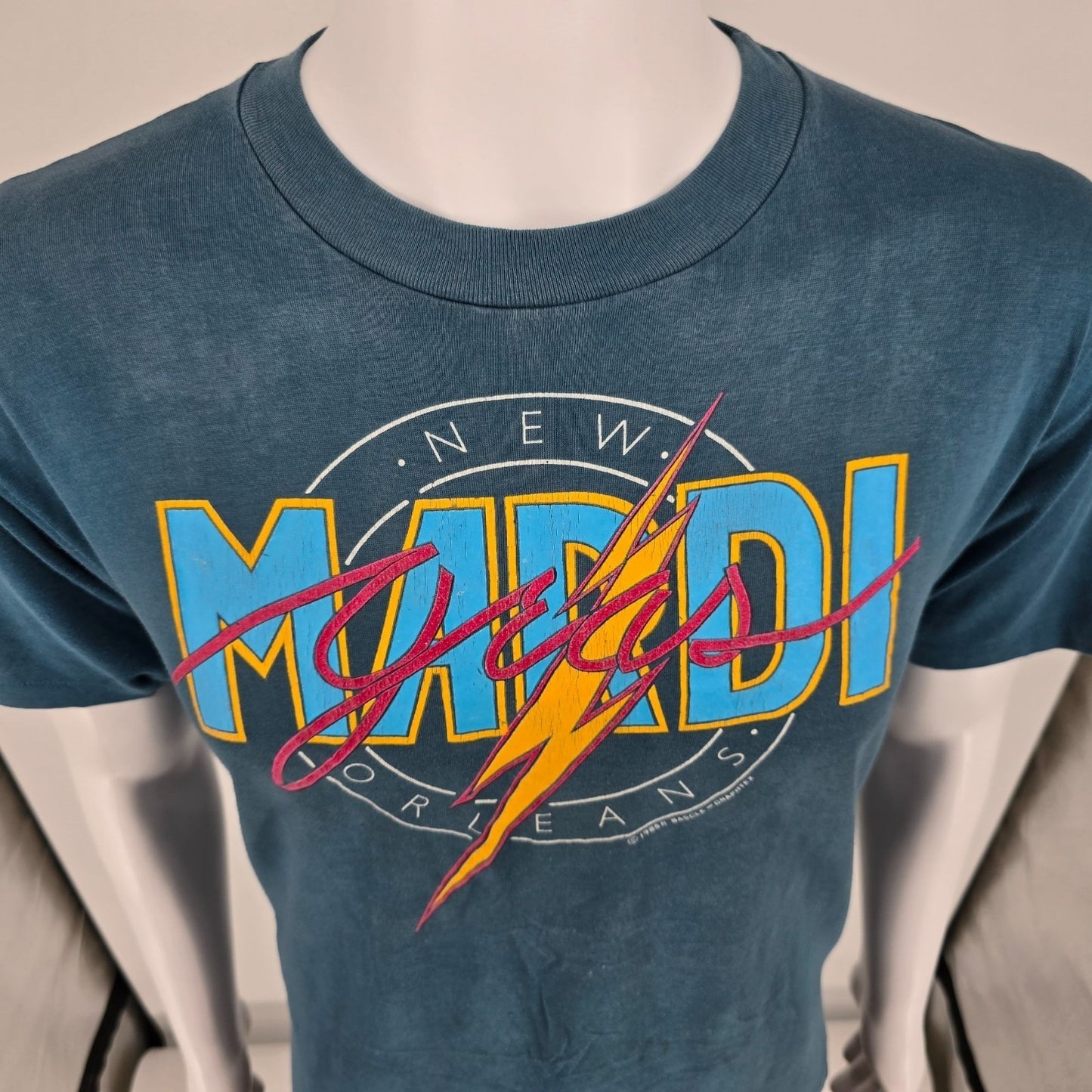 Vintage 1980s Hanes Fifty-Fifty Mardi Gras New Orleans Soft & Thin T-Shirt (M/L)