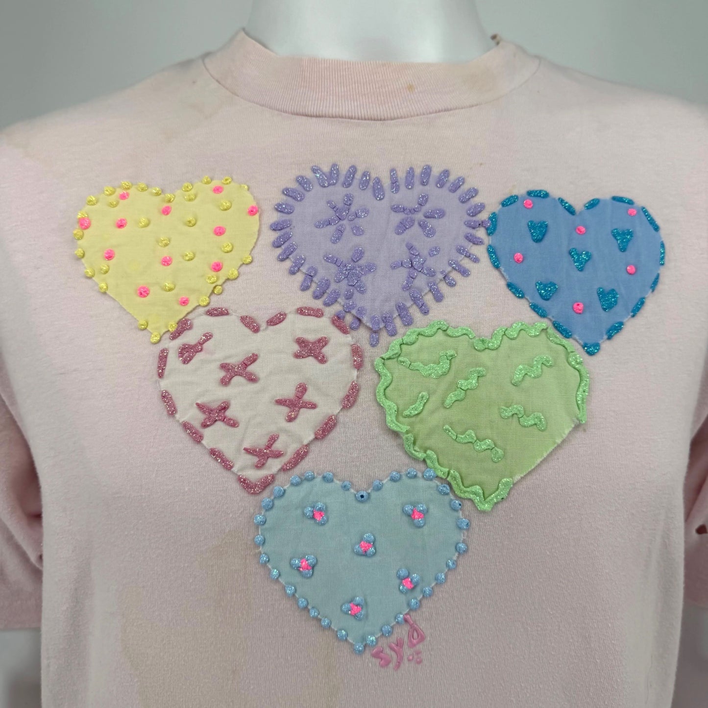 Distressed Vintage 1990s Hanes Handmade Pastel Heart Appliqué T-Shirt (L)