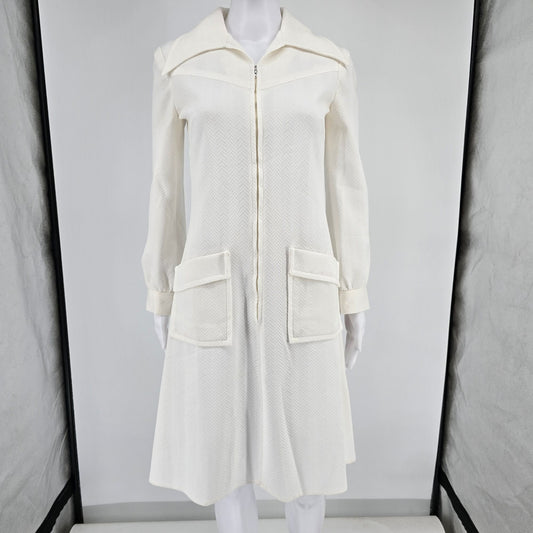 Vintage Early 1970s Ivory Textured Chevron Knee-Length Mod Dress (Size 6/S)