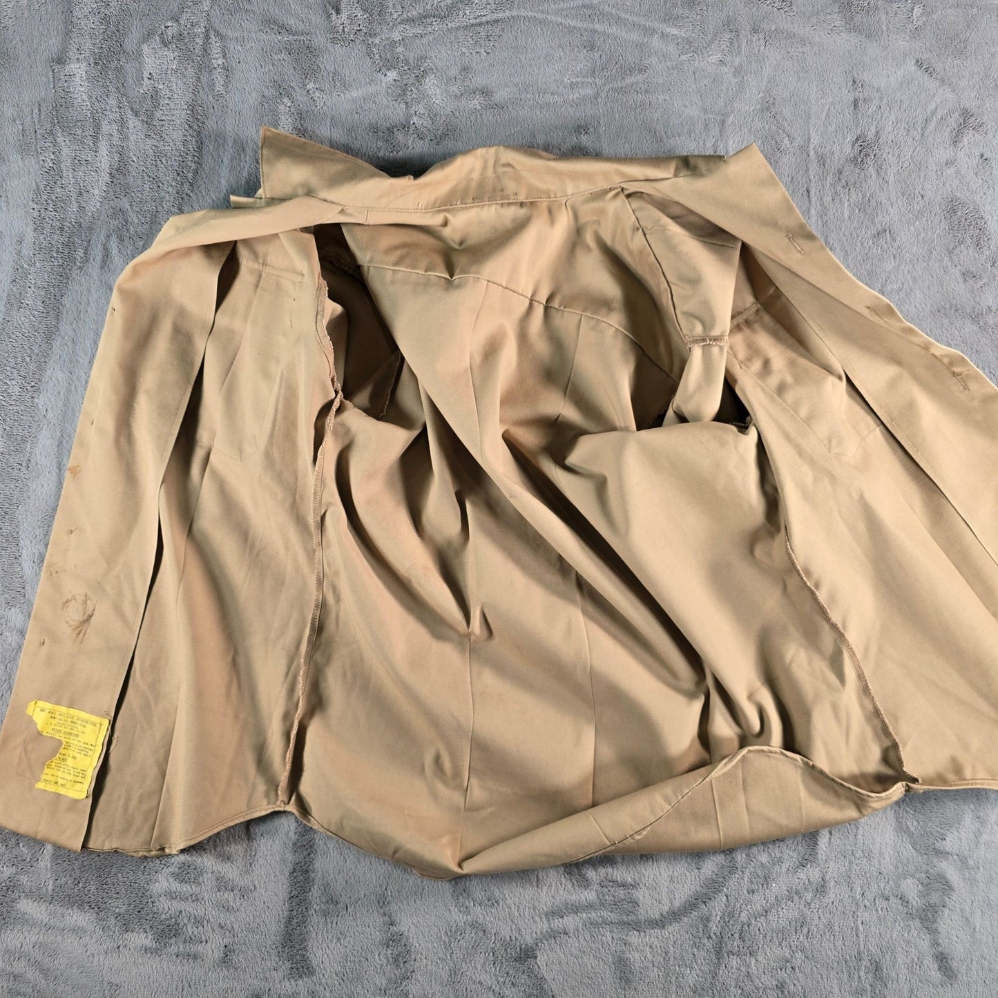 Vintage 1977 U.S. Army Tan 445 Durable Press Short Sleeve Button-Front Shirt (M)