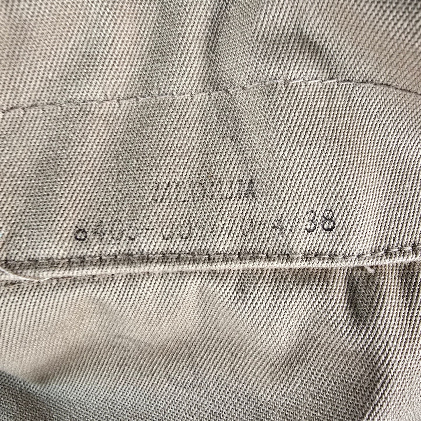 Vintage 1977 U.S. Army Tan 445 Durable Press Short Sleeve Button-Front Shirt (M)