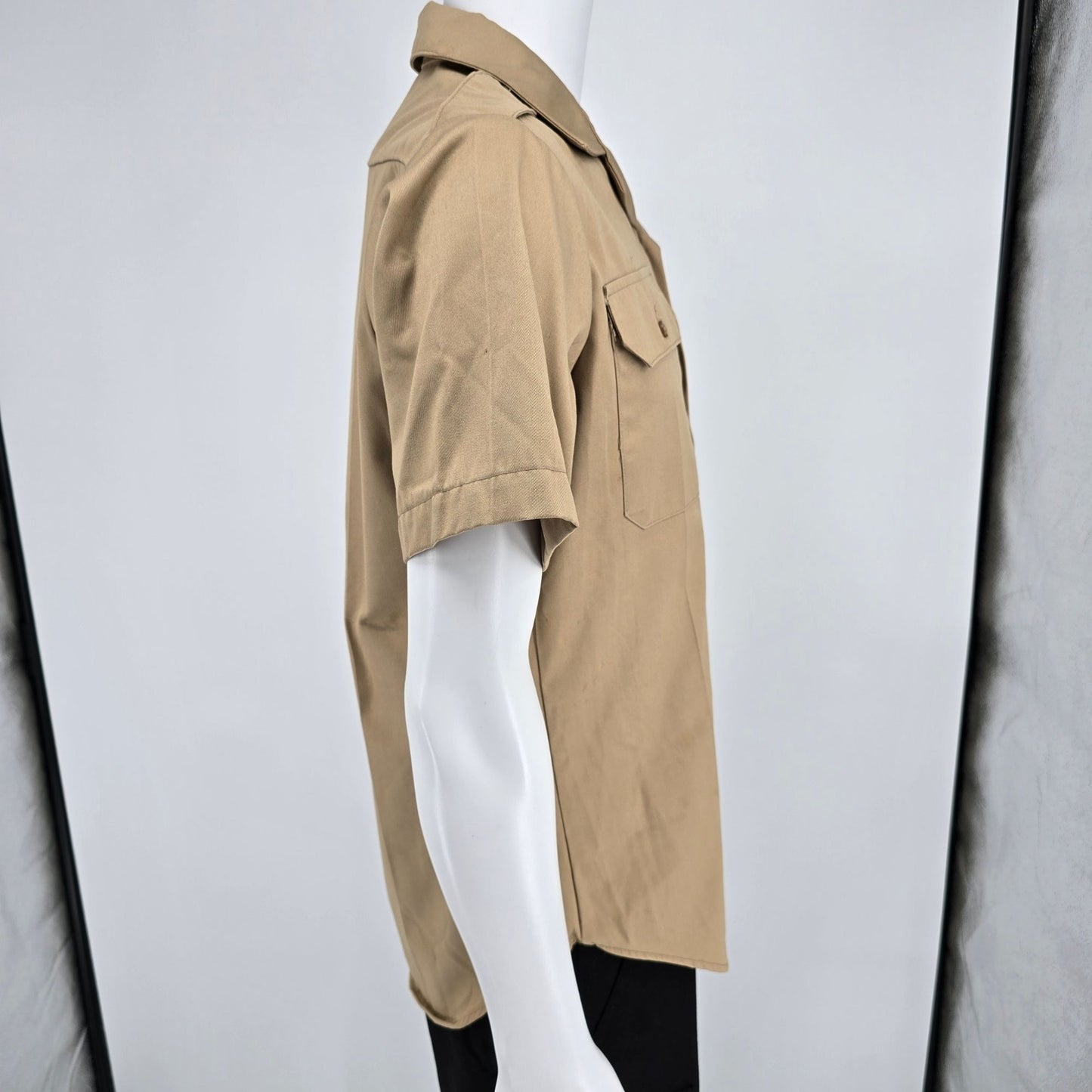 Vintage 1977 U.S. Army Tan 445 Durable Press Short Sleeve Button-Front Shirt (M)