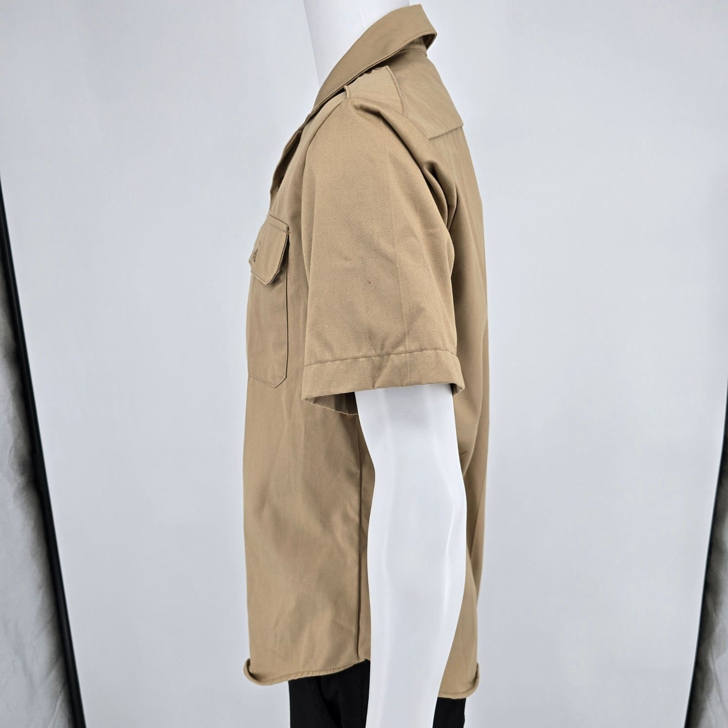 Vintage 1977 U.S. Army Tan 445 Durable Press Short Sleeve Button-Front Shirt (M)