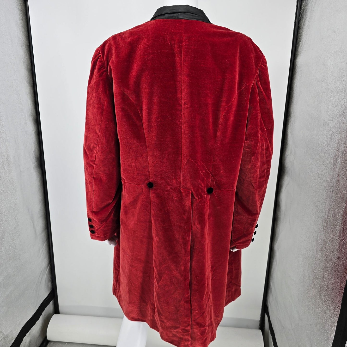 Vintage 1980s Men's Red Velvet Open Front Theatrical/Costume Frock Coat (L)