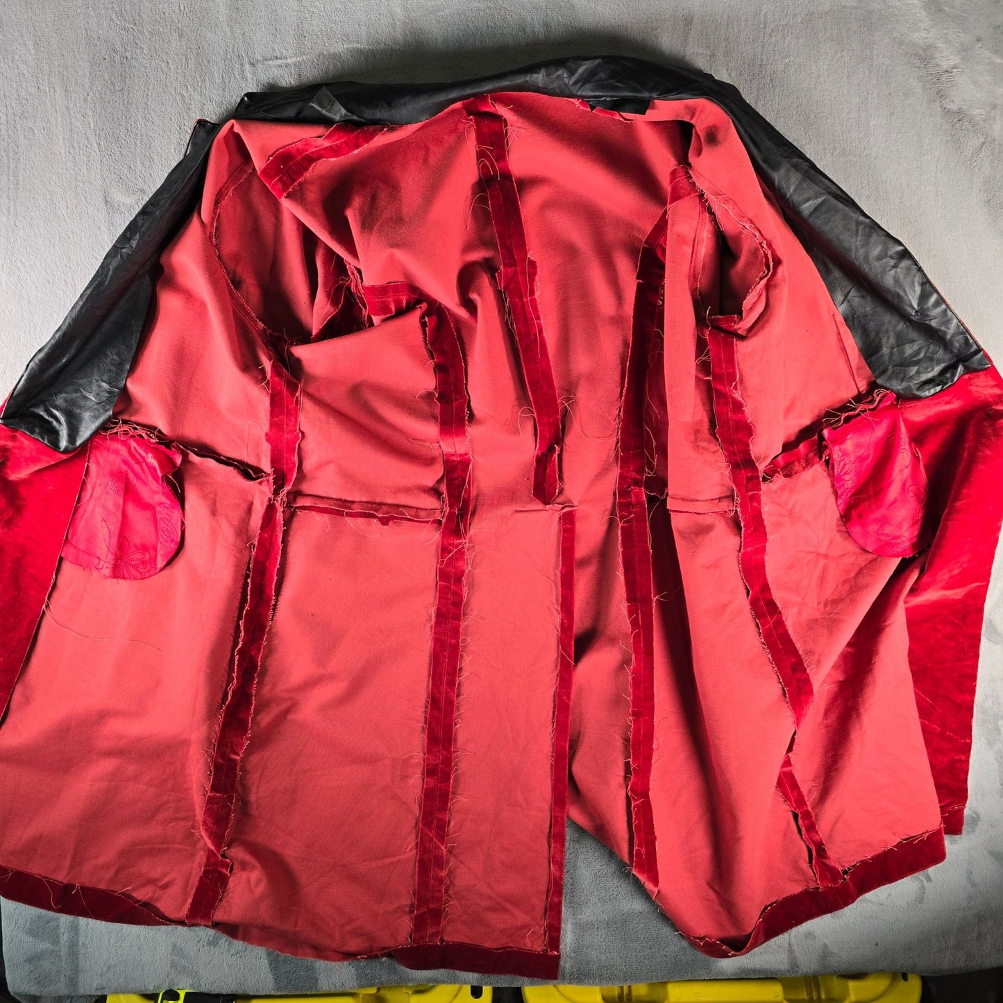 Vintage 1980s Men's Red Velvet Open Front Theatrical/Costume Frock Coat (L)