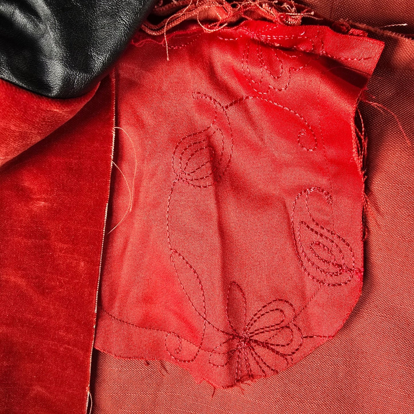 Vintage 1980s Men's Red Velvet Open Front Theatrical/Costume Frock Coat (L)