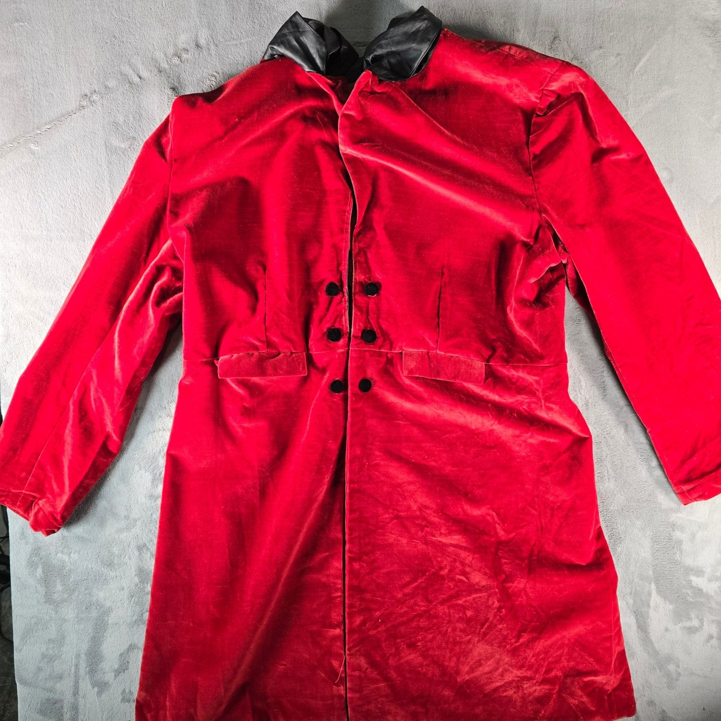 Vintage 1980s Men's Red Velvet Open Front Theatrical/Costume Frock Coat (L)