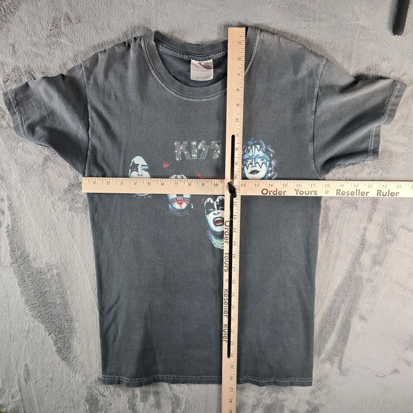 Distressed 2000s Hanes Heavyweight KISS Self-Titled Album Graphic T-Shirt (S)