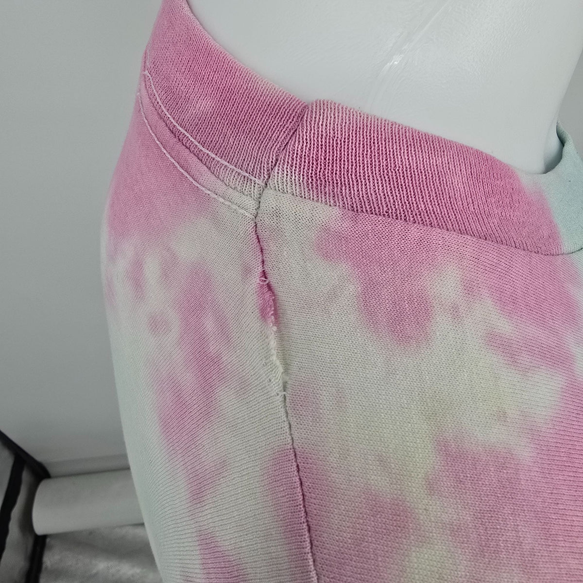 Distressed Vintage 1990s Quaker Lake Quakerlakeasaurus Tie-Dye T-Shirt (S/M)