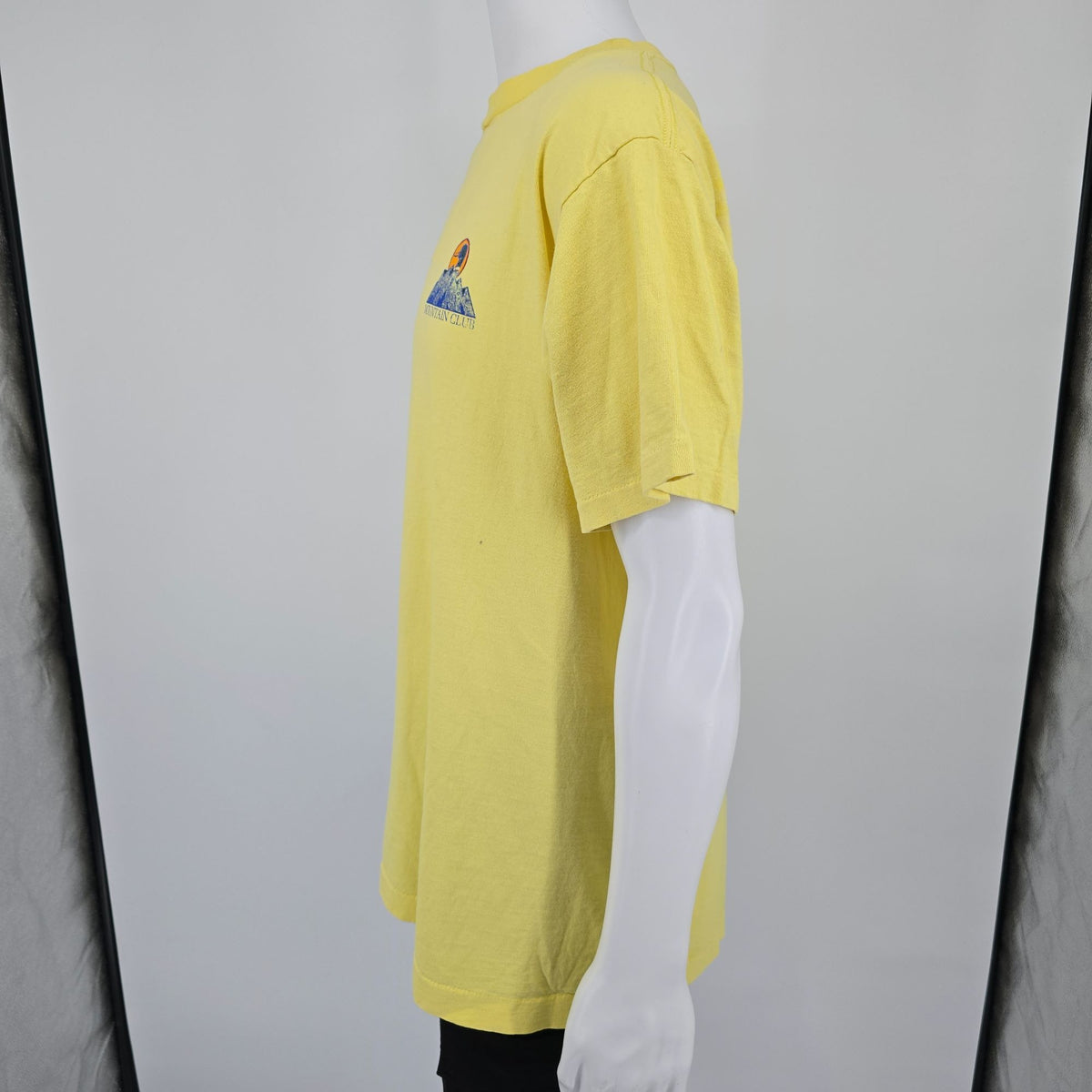 Vintage 1990s Tee Jays Yellow Mallard Duck Mountain Club T-Shirt (L/XL)