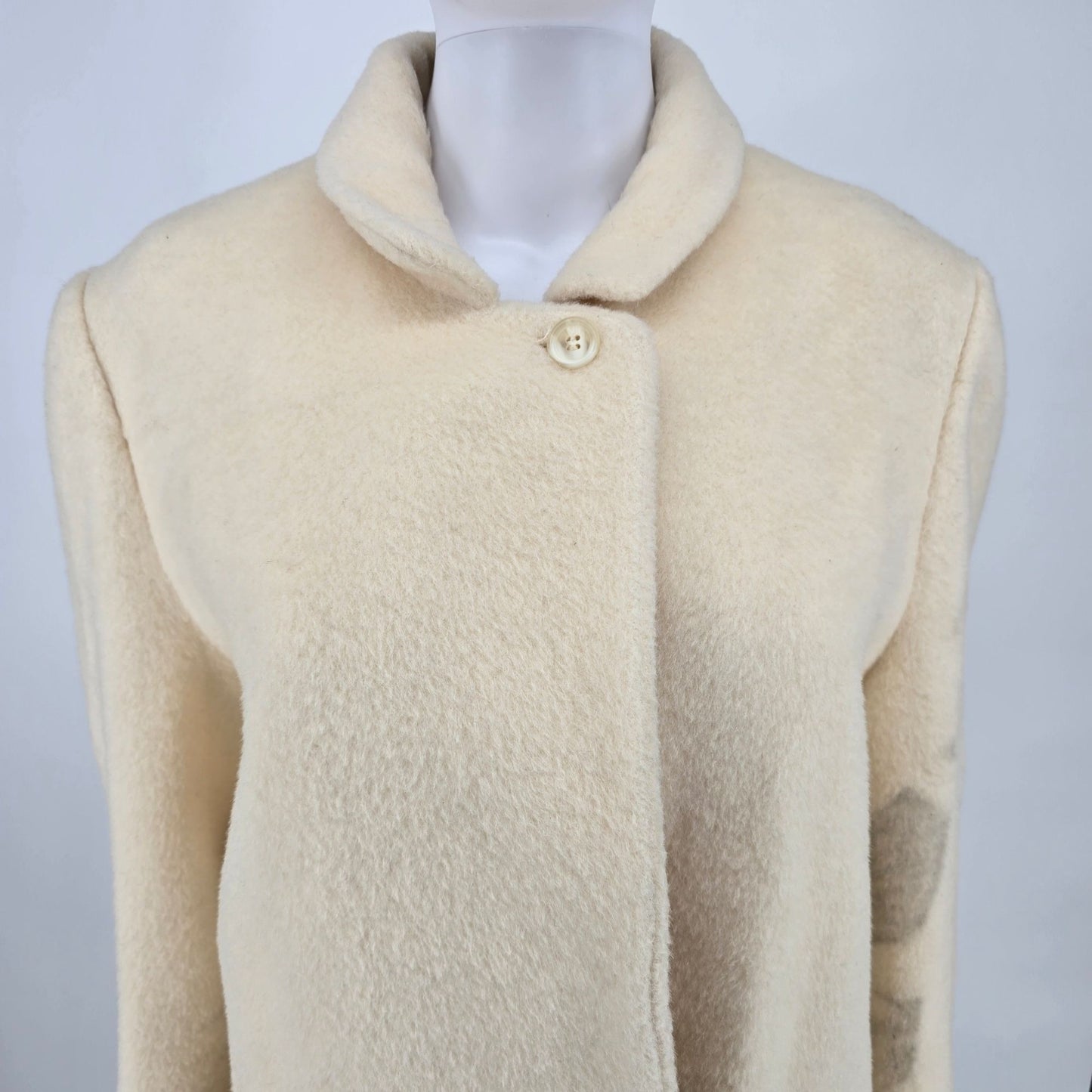 Vintage 1980s Cassidy Hand Tailored Women's Cream Wool Coat (6/Small) *Stains