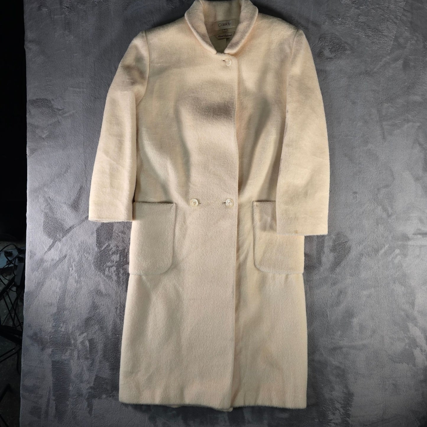 Vintage 1980s Cassidy Hand Tailored Women's Cream Wool Coat (6/Small) *Stains