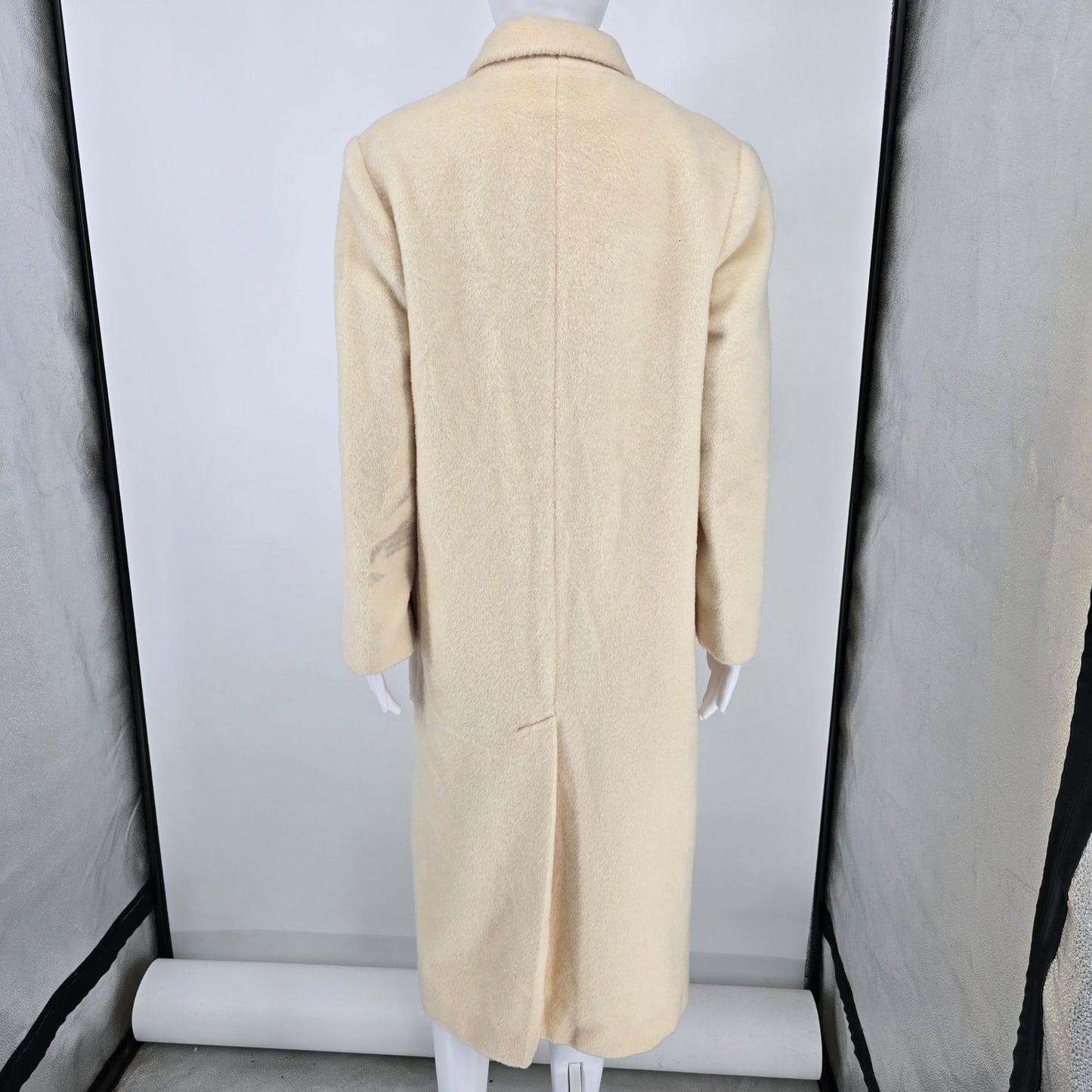 Vintage 1980s Cassidy Hand Tailored Women's Cream Wool Coat (6/Small) *Stains
