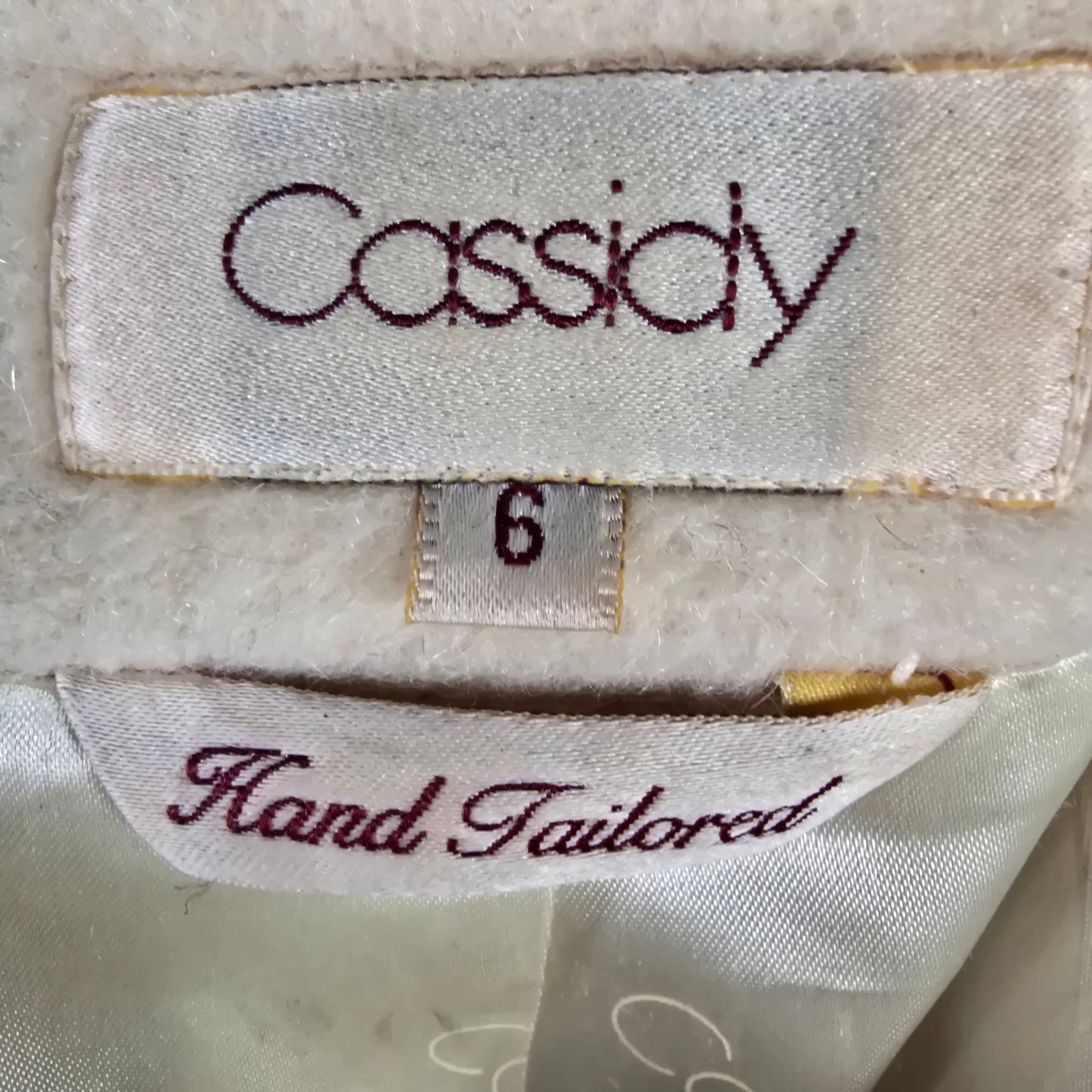 Vintage 1980s Cassidy Hand Tailored Women's Cream Wool Coat (6/Small) *Stains