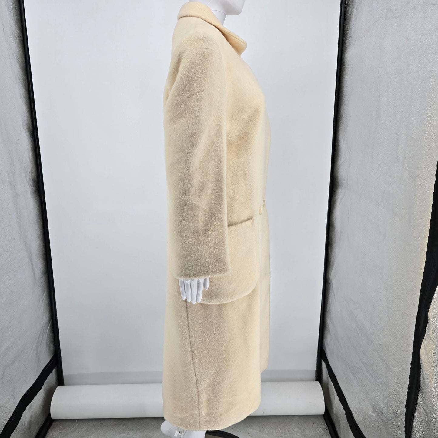 Vintage 1980s Cassidy Hand Tailored Women's Cream Wool Coat (6/Small) *Stains