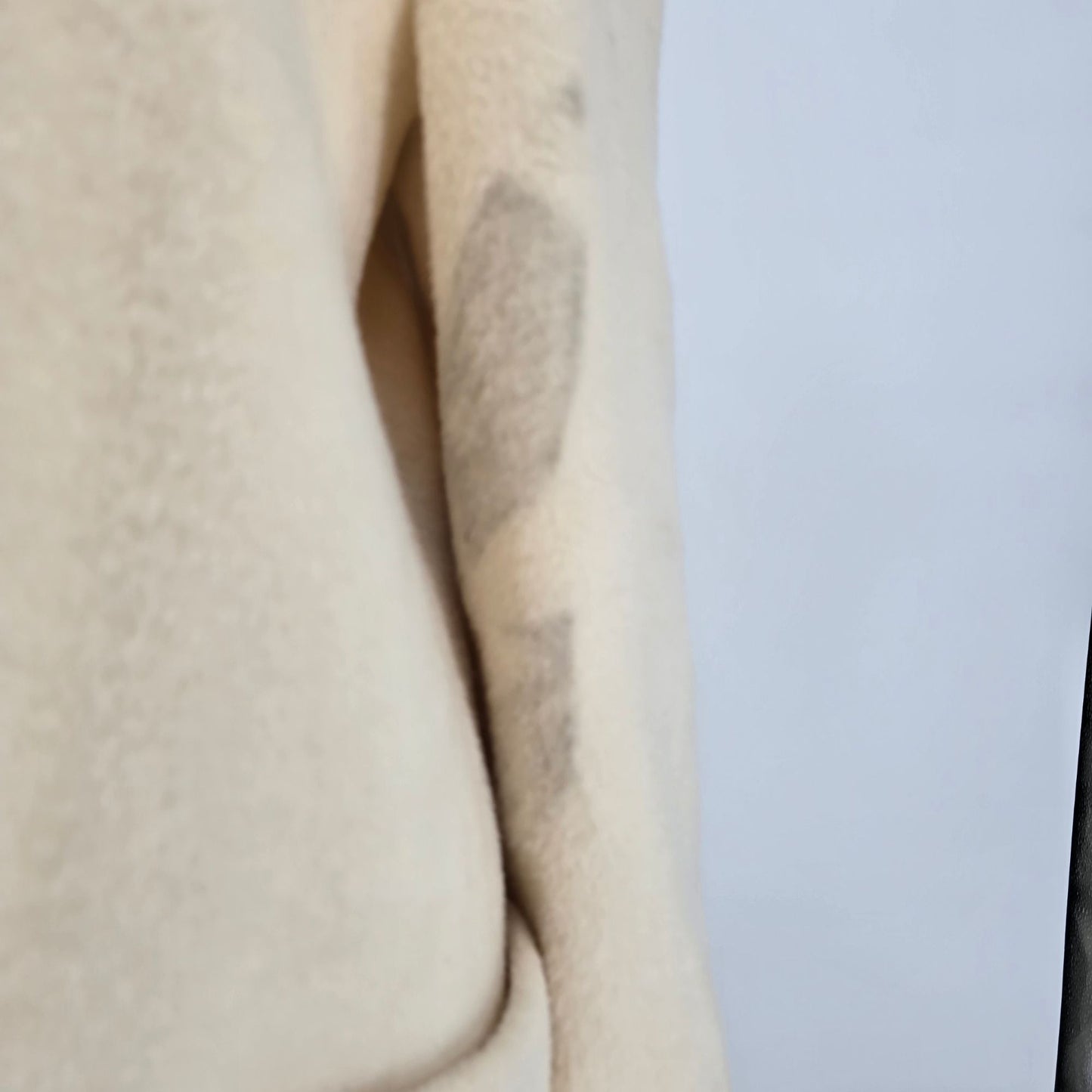 Vintage 1980s Cassidy Hand Tailored Women's Cream Wool Coat (6/Small) *Stains
