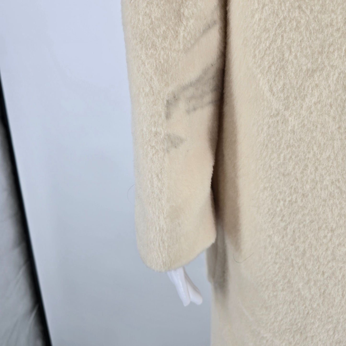 Vintage 1980s Cassidy Hand Tailored Women's Cream Wool Coat (6/Small) *Stains