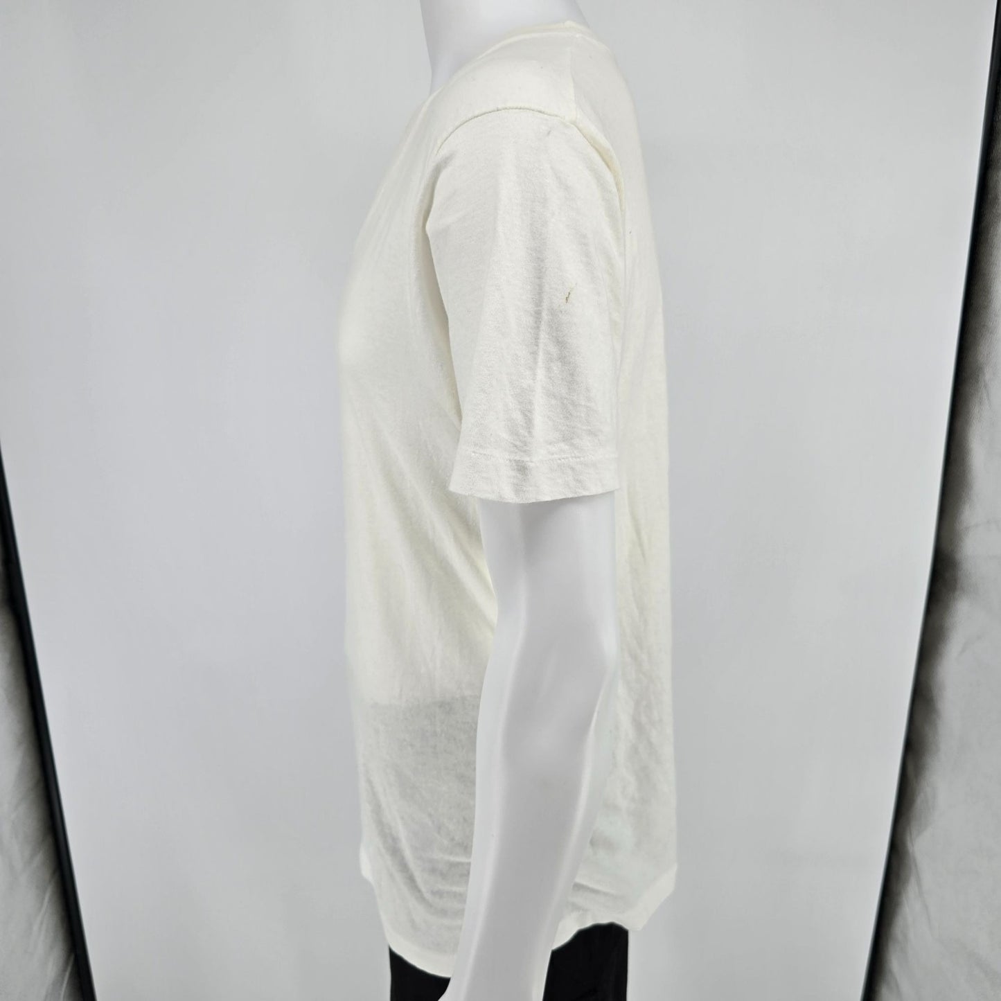 Vintage 1990s Hanes Blank White Single Stitch V-Neck Cotton T-Shirt (M)