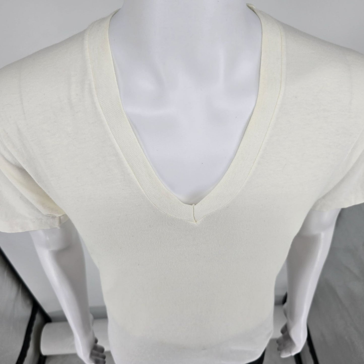 Vintage 1990s Hanes Blank White Single Stitch V-Neck Cotton T-Shirt (M)